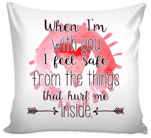 'When I'm With You, I Feel Safe from Things That Hurt Me Inside' Loves Quotes for Him Pillow Cover